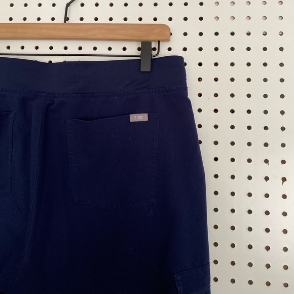 Figs Technical Collection pants only in navy large petite - Picture 5 of 10
